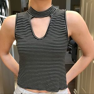 super cute striped black & white crop top!